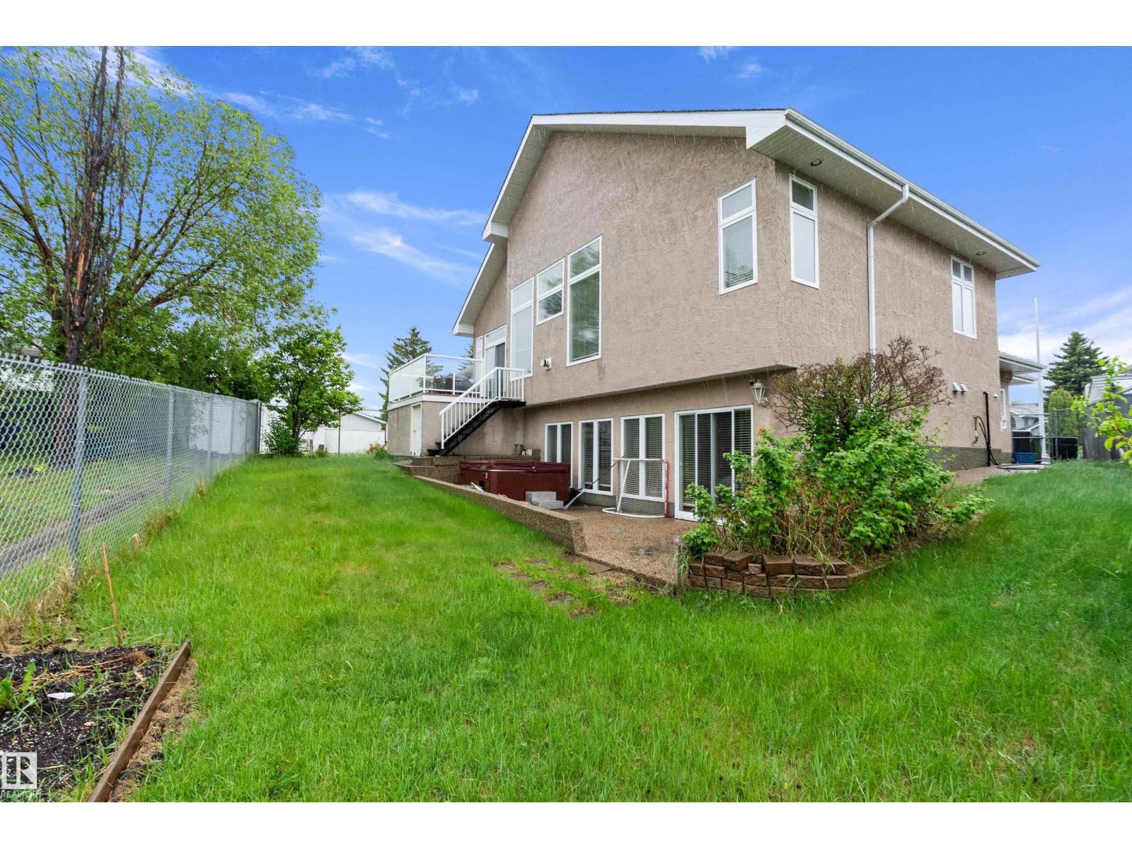15816 64 ST NW - 50