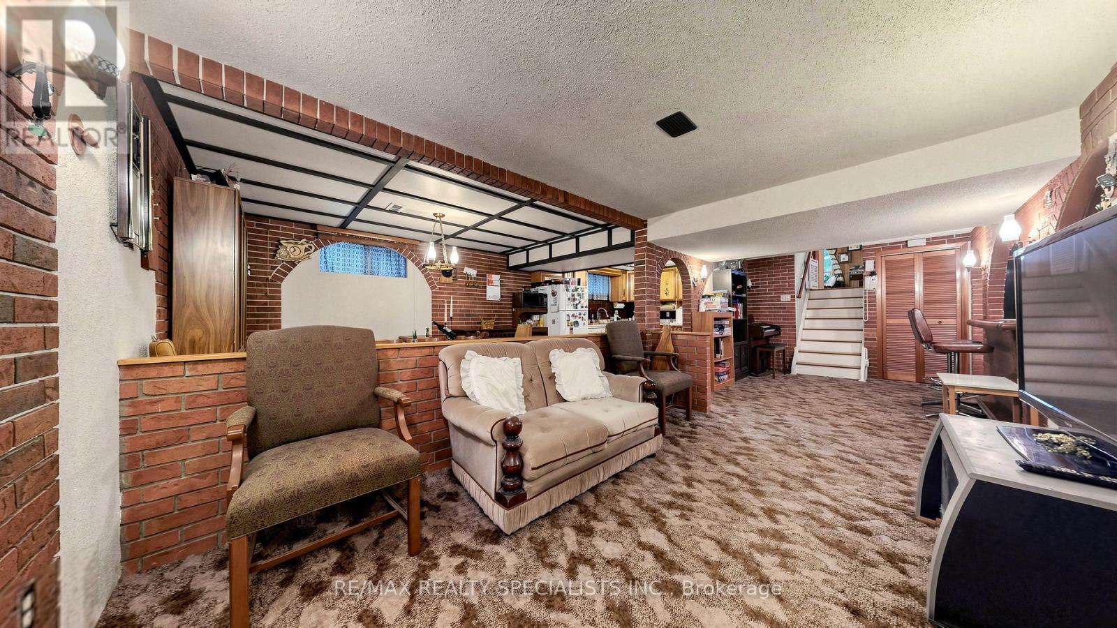 2385 HENSALL STREET - 23