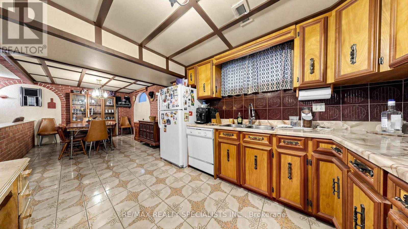2385 HENSALL STREET - 25