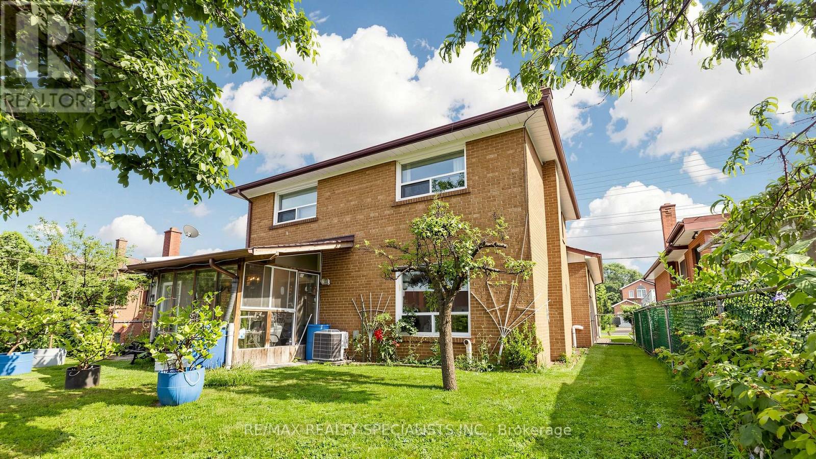 2385 HENSALL STREET - 27
