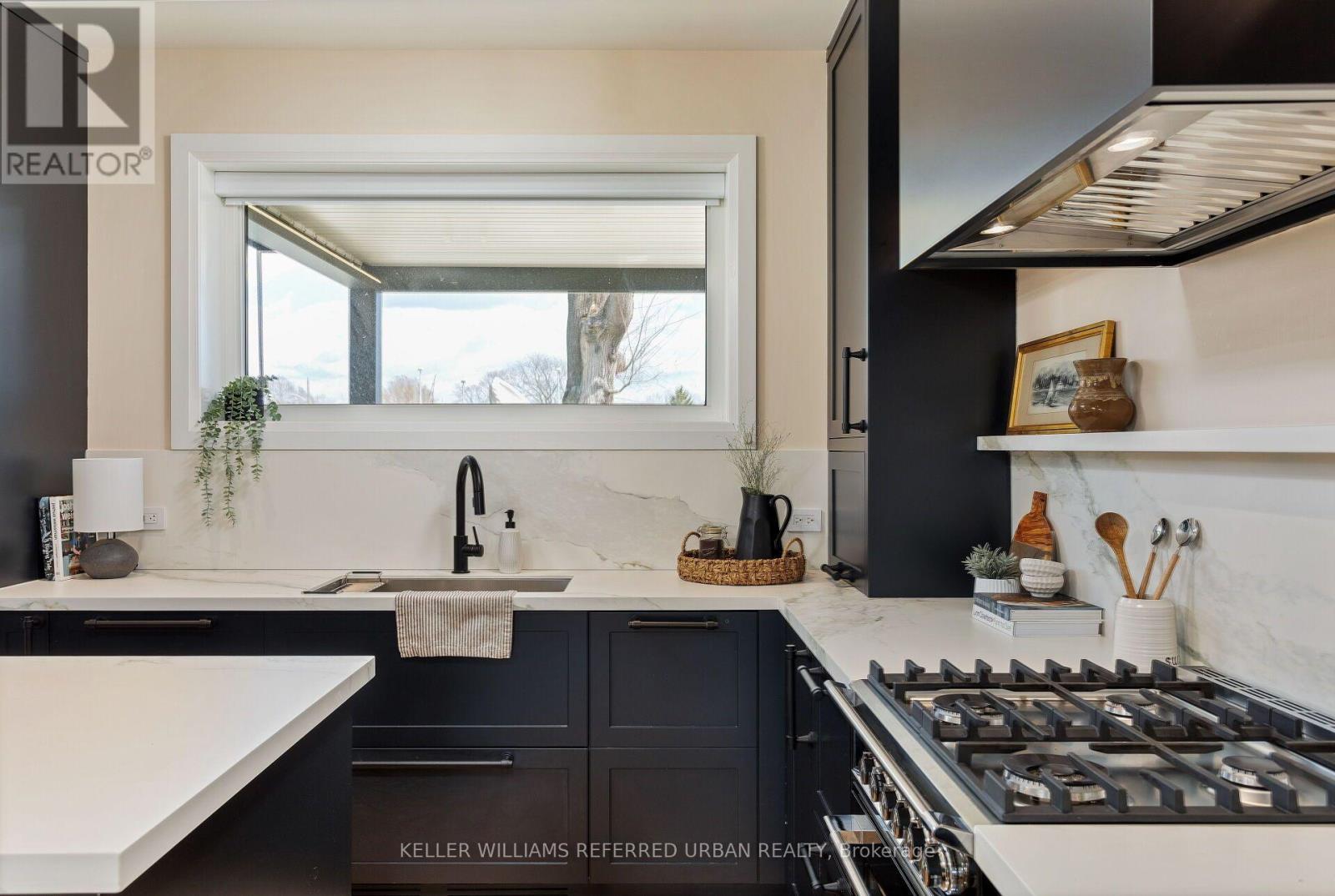 25 DELMA DRIVE - 15