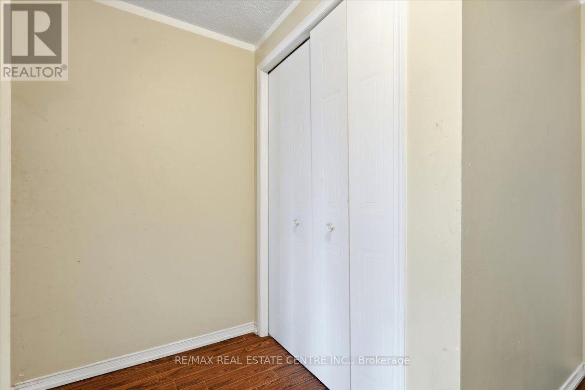 15 ROEHAMPTON CRESCENT - 17