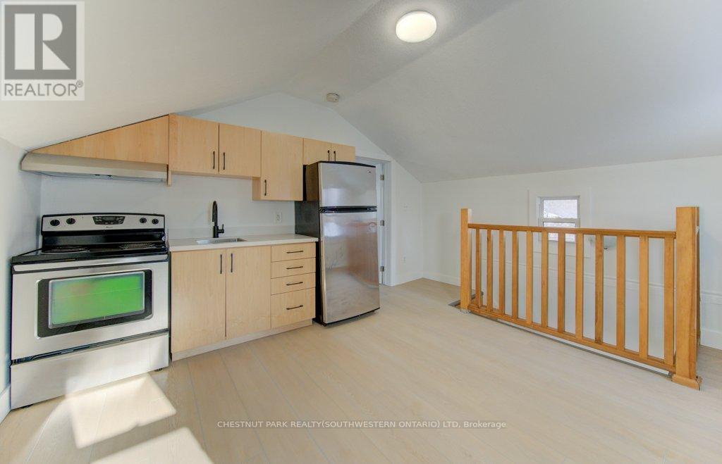 190 LANCASTER STREET E - 1