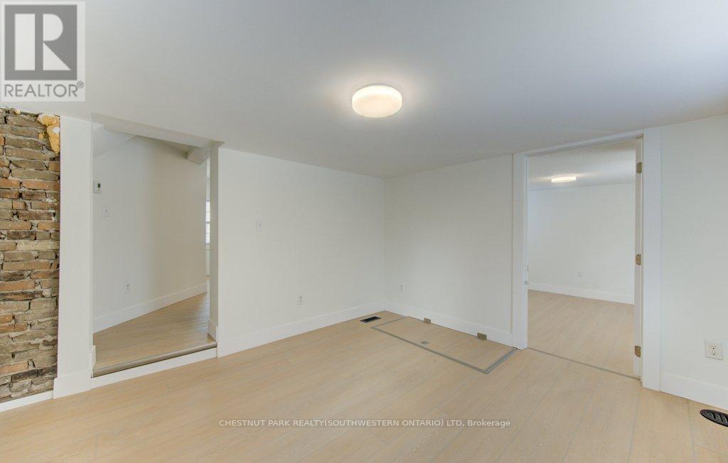 190 LANCASTER STREET E - 11