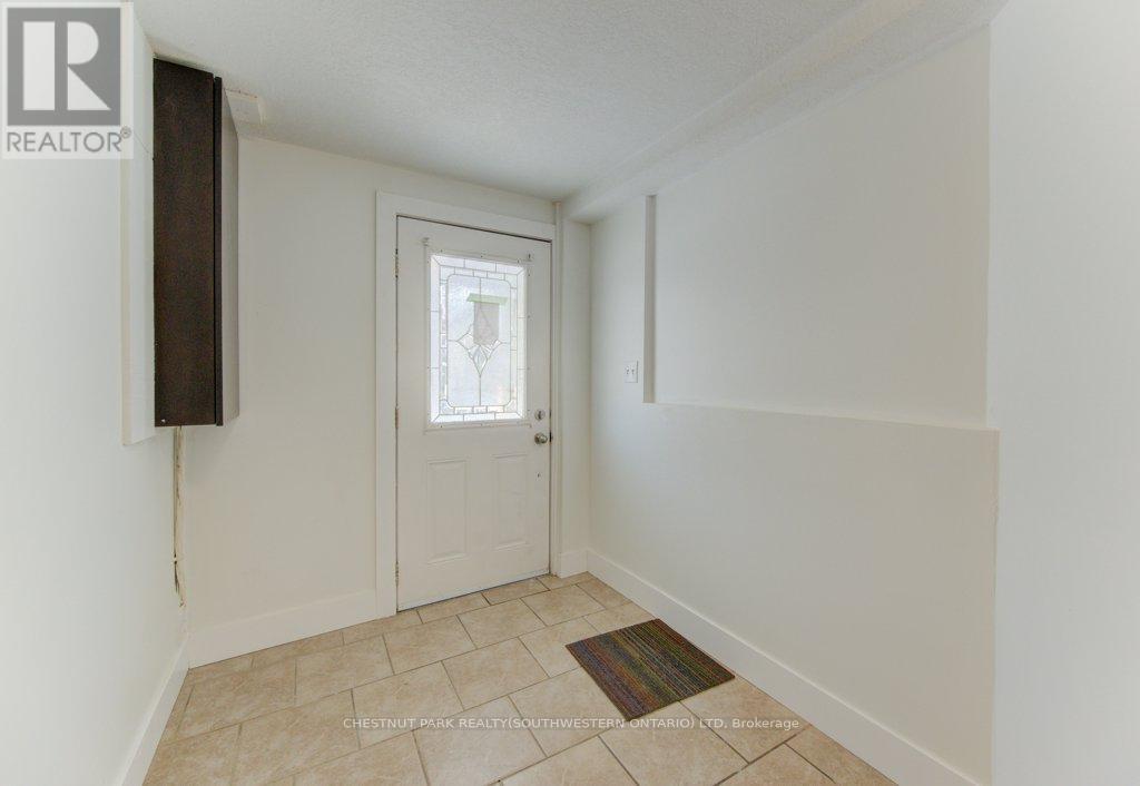 190 LANCASTER STREET E - 2