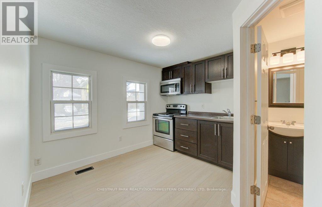 190 LANCASTER STREET E - 22