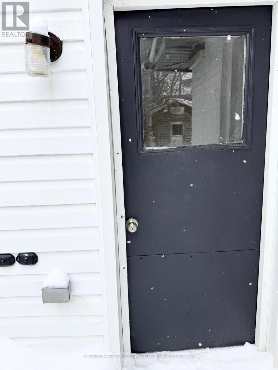 190 LANCASTER STREET E - 23