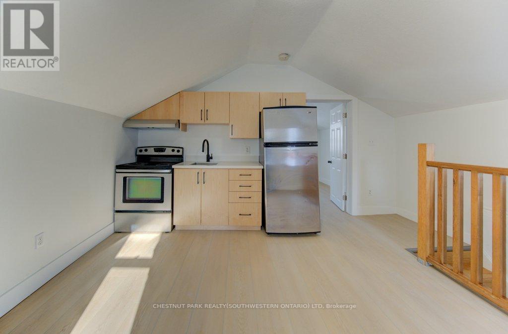 190 LANCASTER STREET E - 6