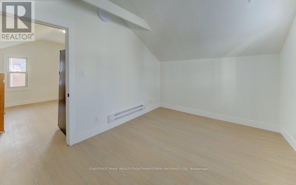 190 LANCASTER STREET E - 9