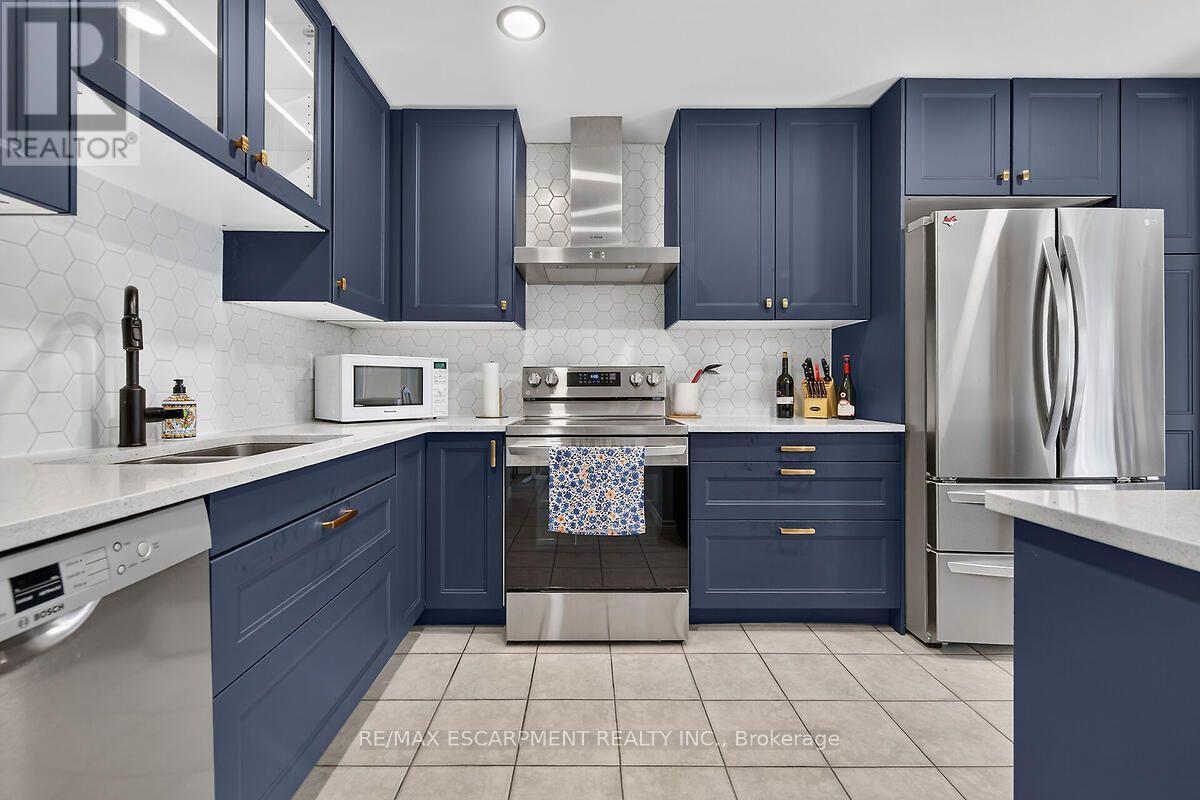 #24 300 REXFORD DRIVE - 11