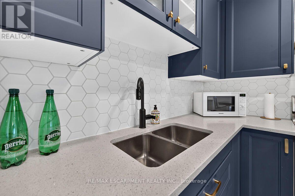 #24 300 REXFORD DRIVE - 12