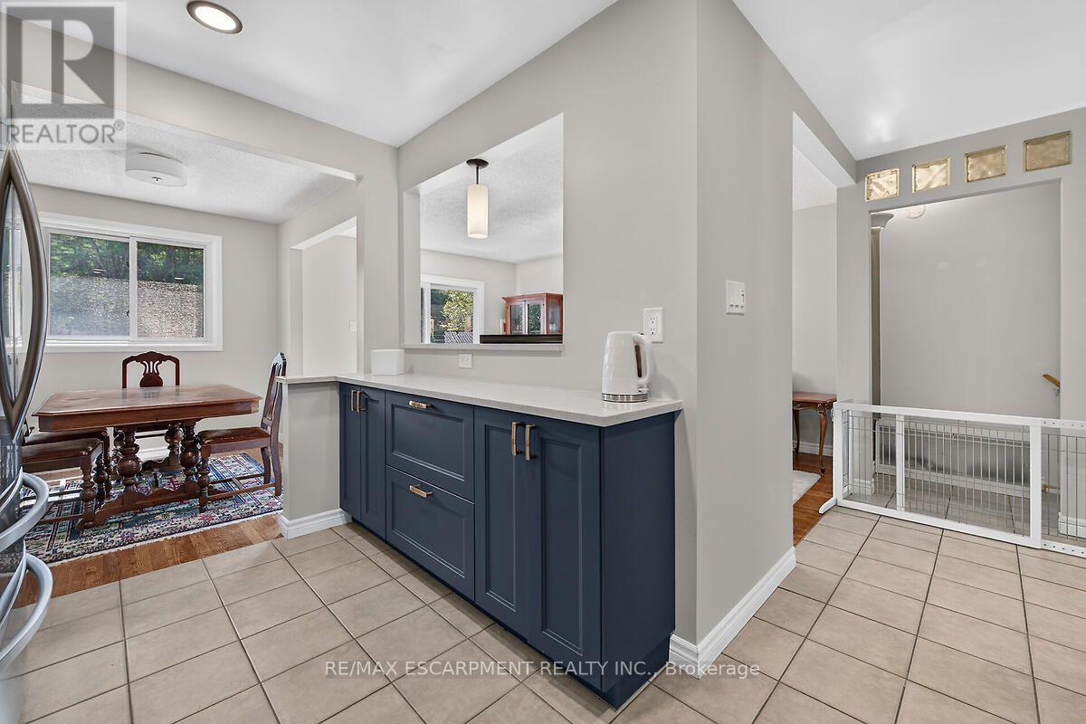 #24 300 REXFORD DRIVE - 14