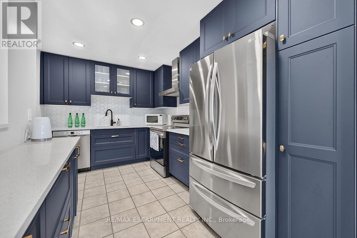 #24 300 REXFORD DRIVE - 16