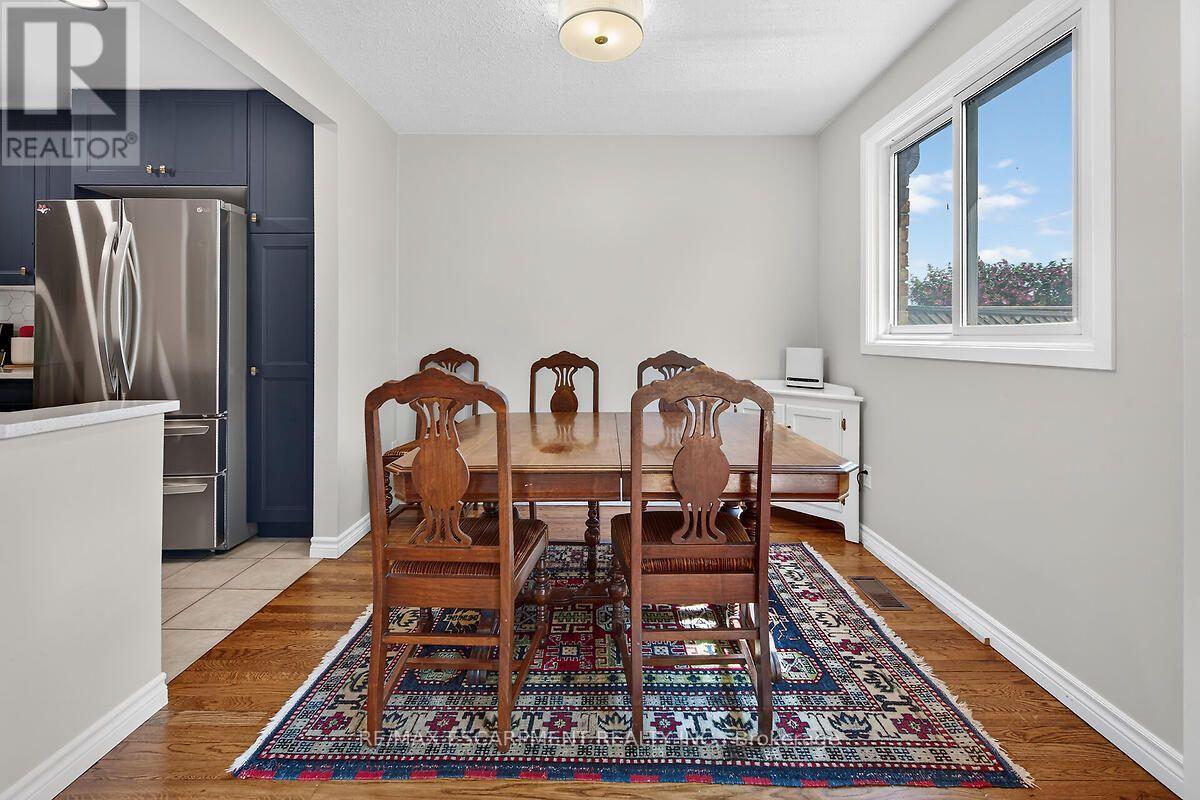 #24 300 REXFORD DRIVE - 18