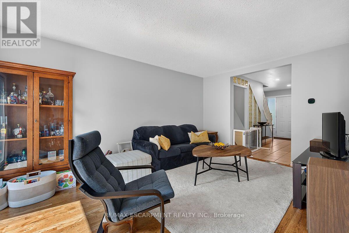 #24 300 REXFORD DRIVE - 20