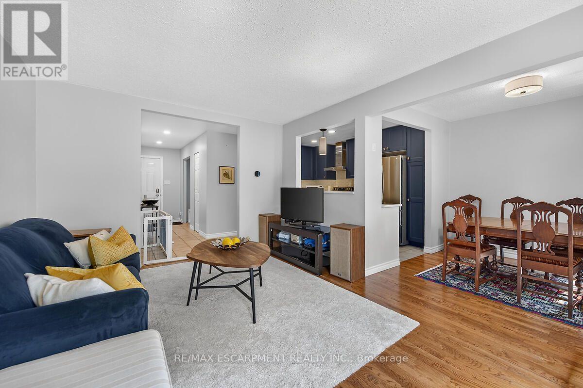 #24 300 REXFORD DRIVE - 21
