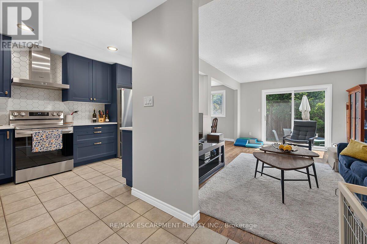 #24 300 REXFORD DRIVE - 23