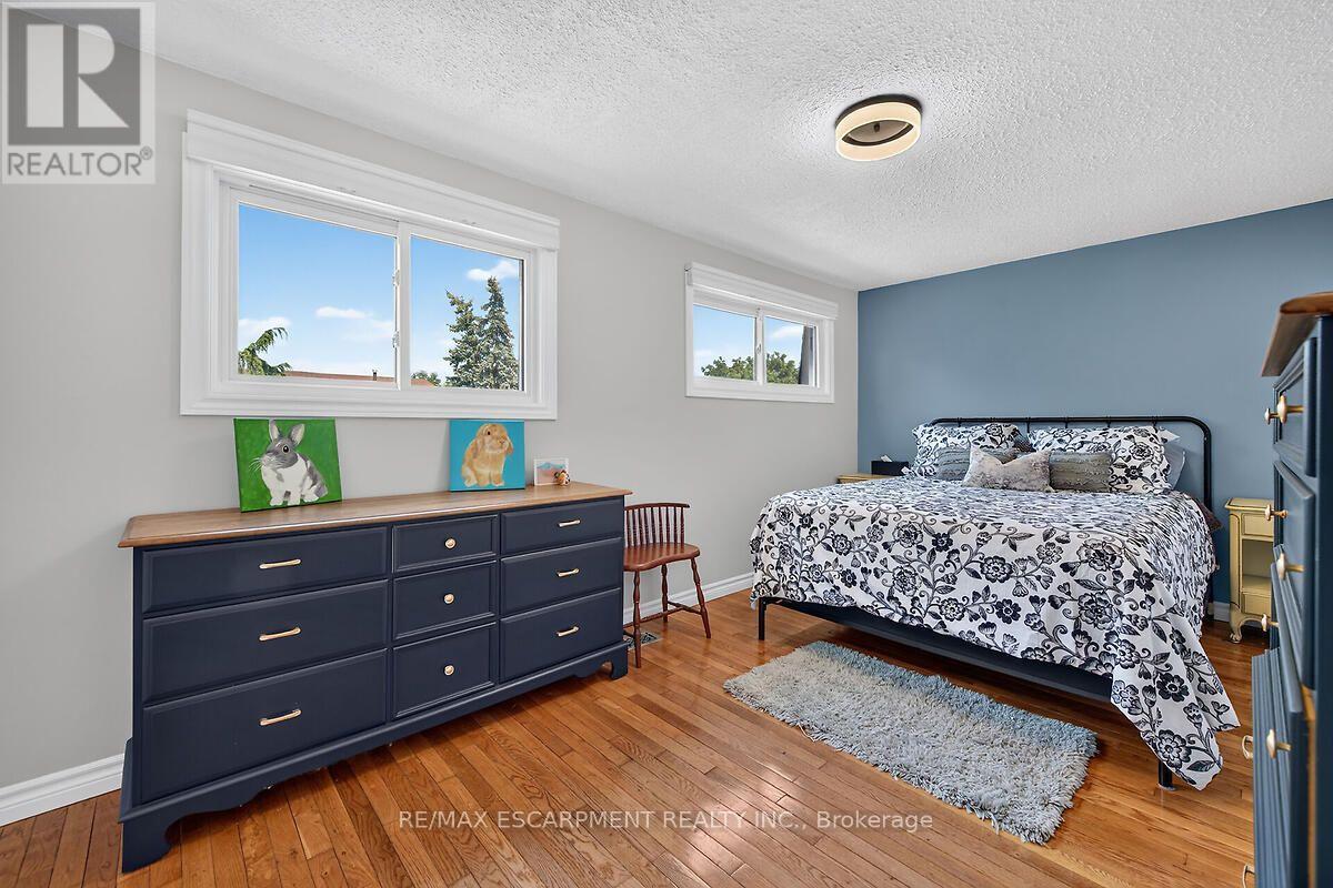 #24 300 REXFORD DRIVE - 26