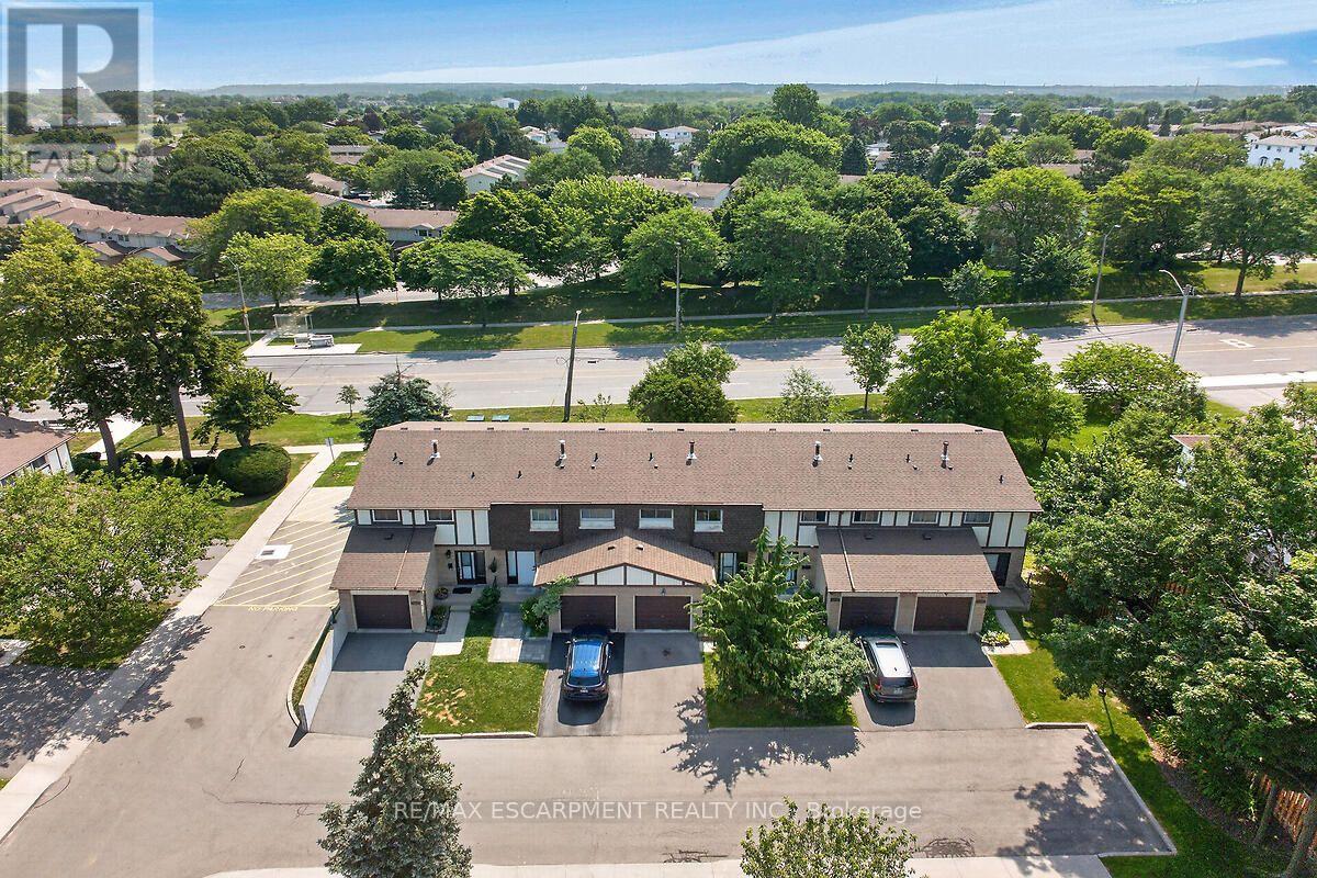 #24 300 REXFORD DRIVE - 3