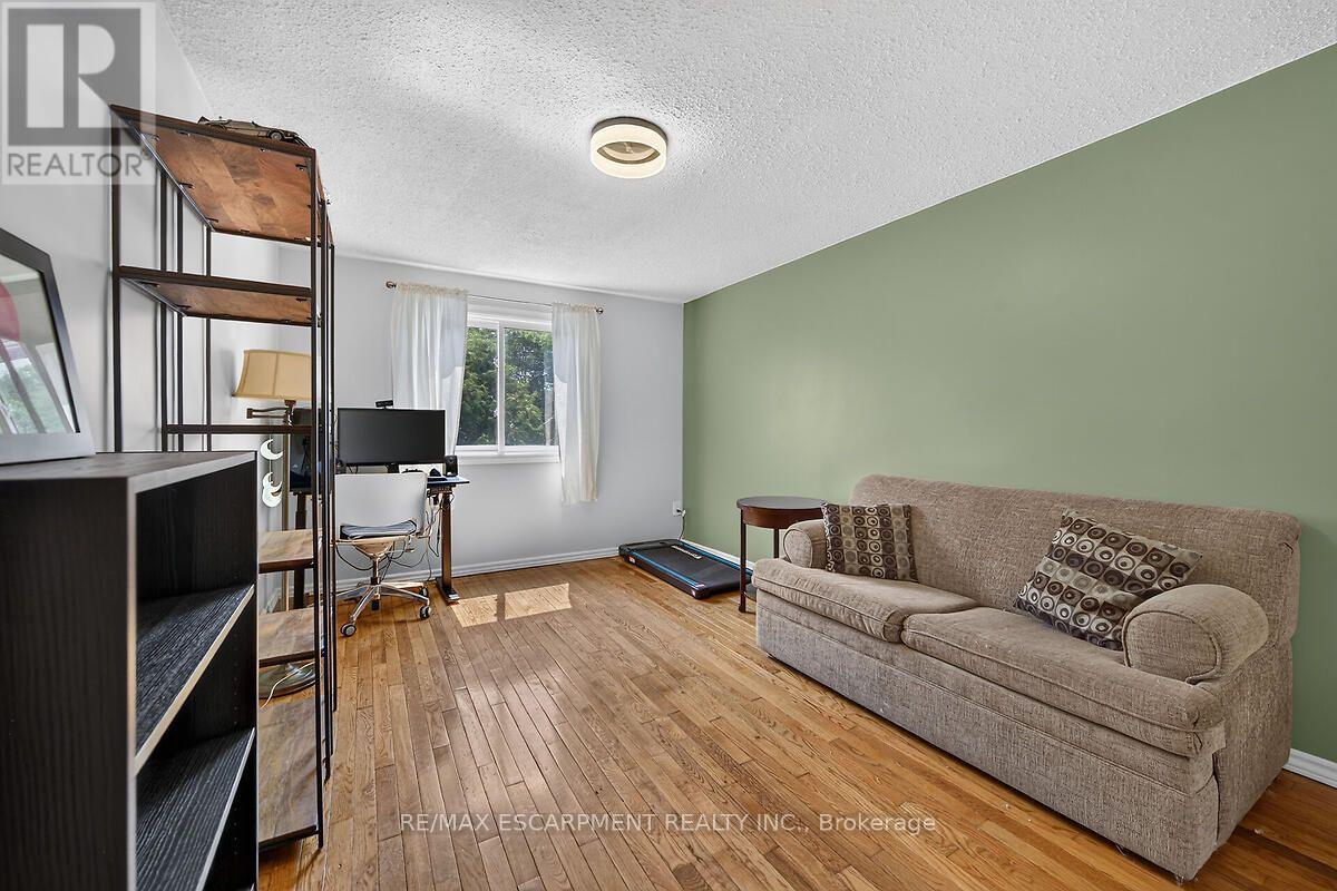 #24 300 REXFORD DRIVE - 30