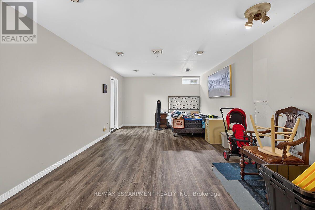 #24 300 REXFORD DRIVE - 32