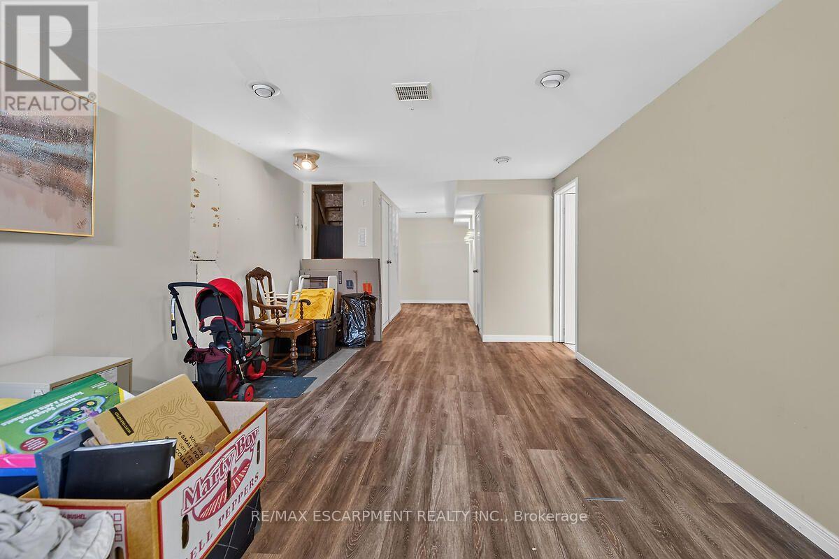 #24 300 REXFORD DRIVE - 33
