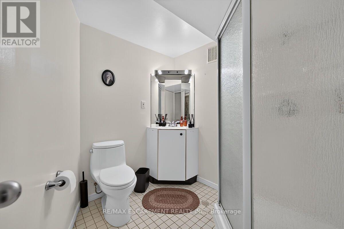 #24 300 REXFORD DRIVE - 35