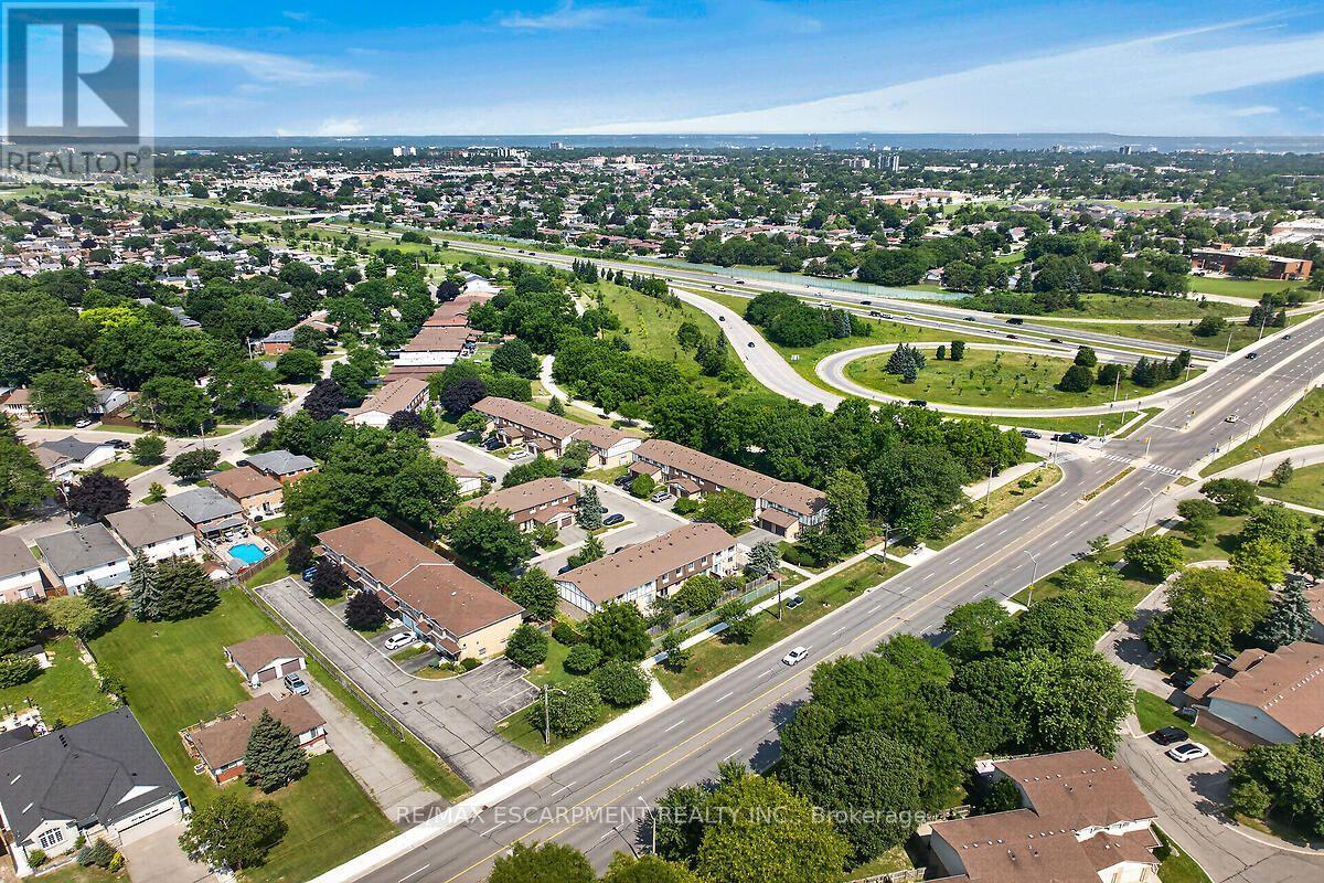 #24 300 REXFORD DRIVE - 40