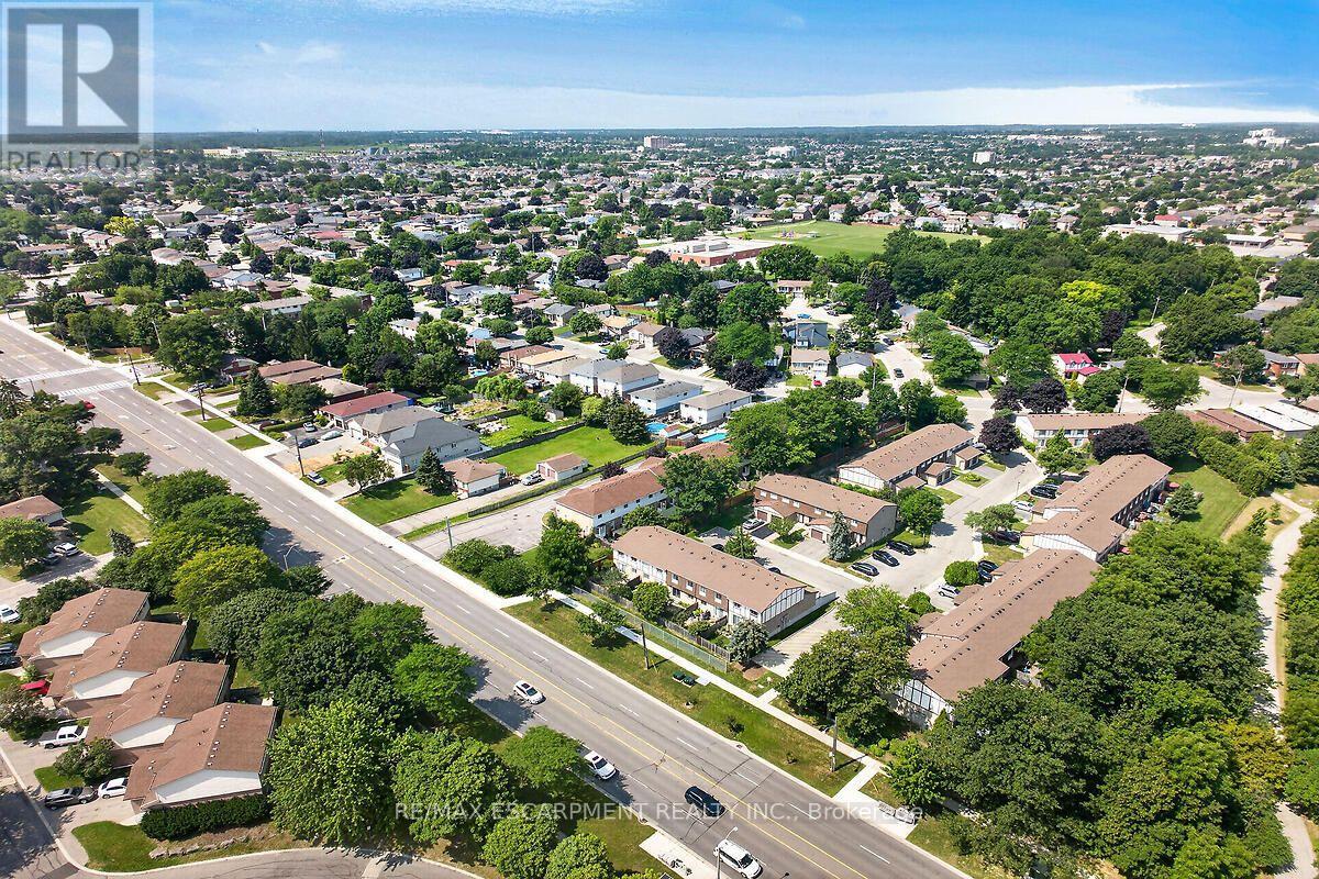 #24 300 REXFORD DRIVE - 41