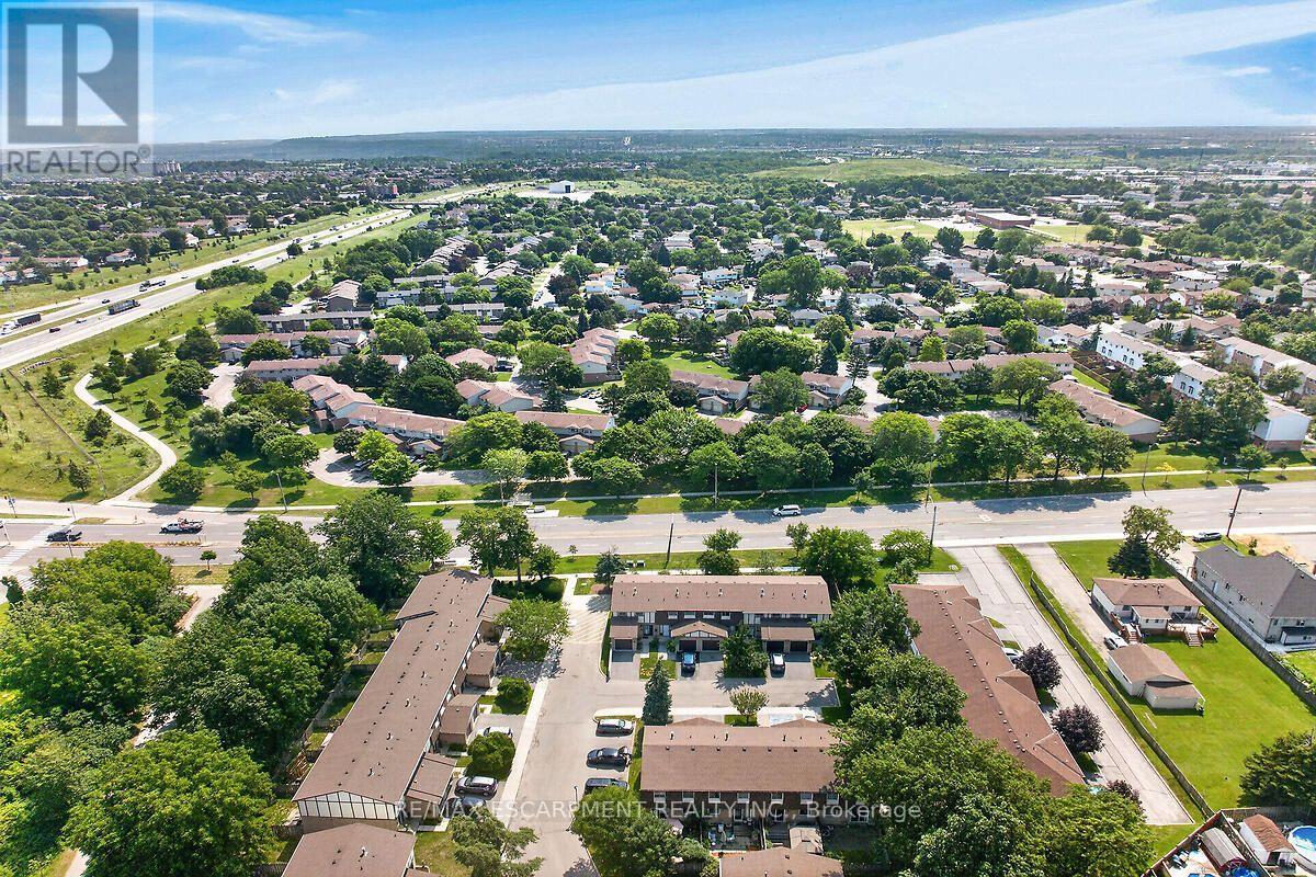 #24 300 REXFORD DRIVE - 42