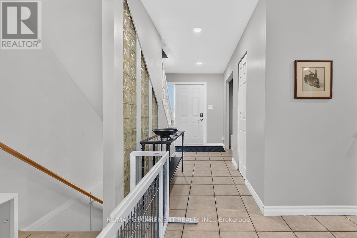 #24 300 REXFORD DRIVE - 9