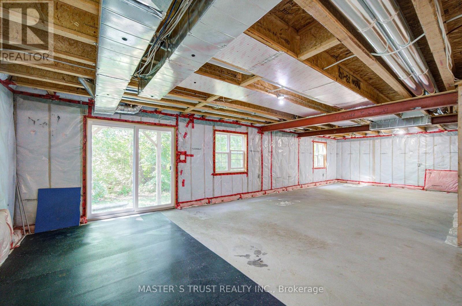 569 GRANGE WAY - 18