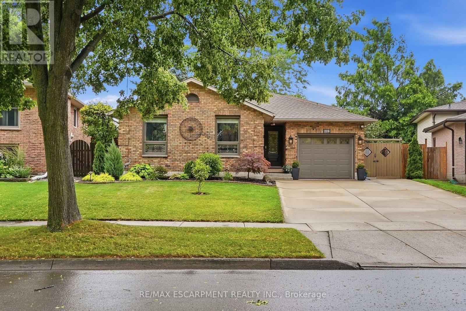 224 ATHENIA DRIVE - 1