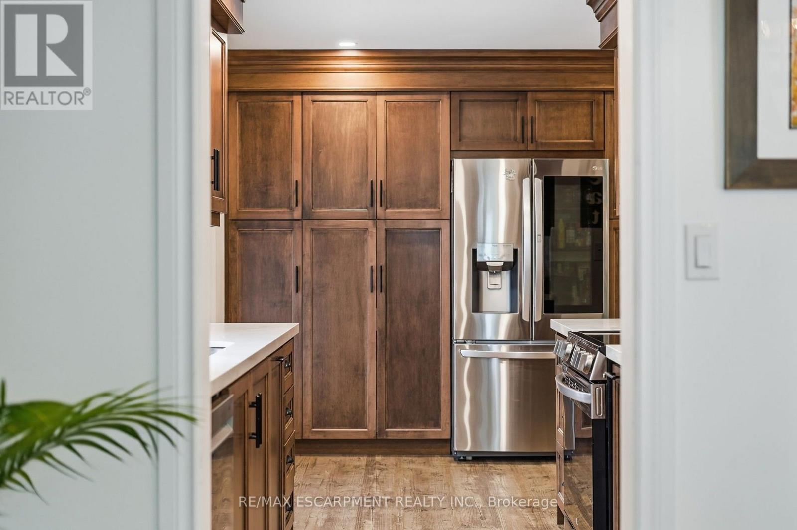 224 ATHENIA DRIVE - 10