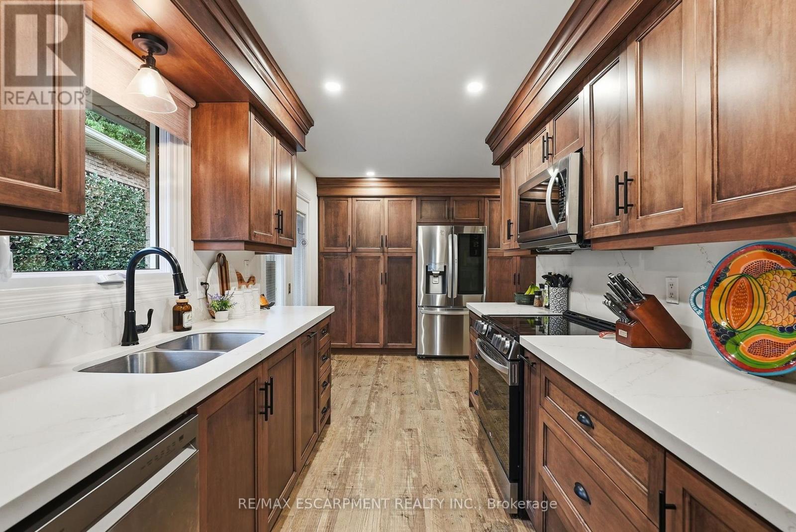 224 ATHENIA DRIVE - 11