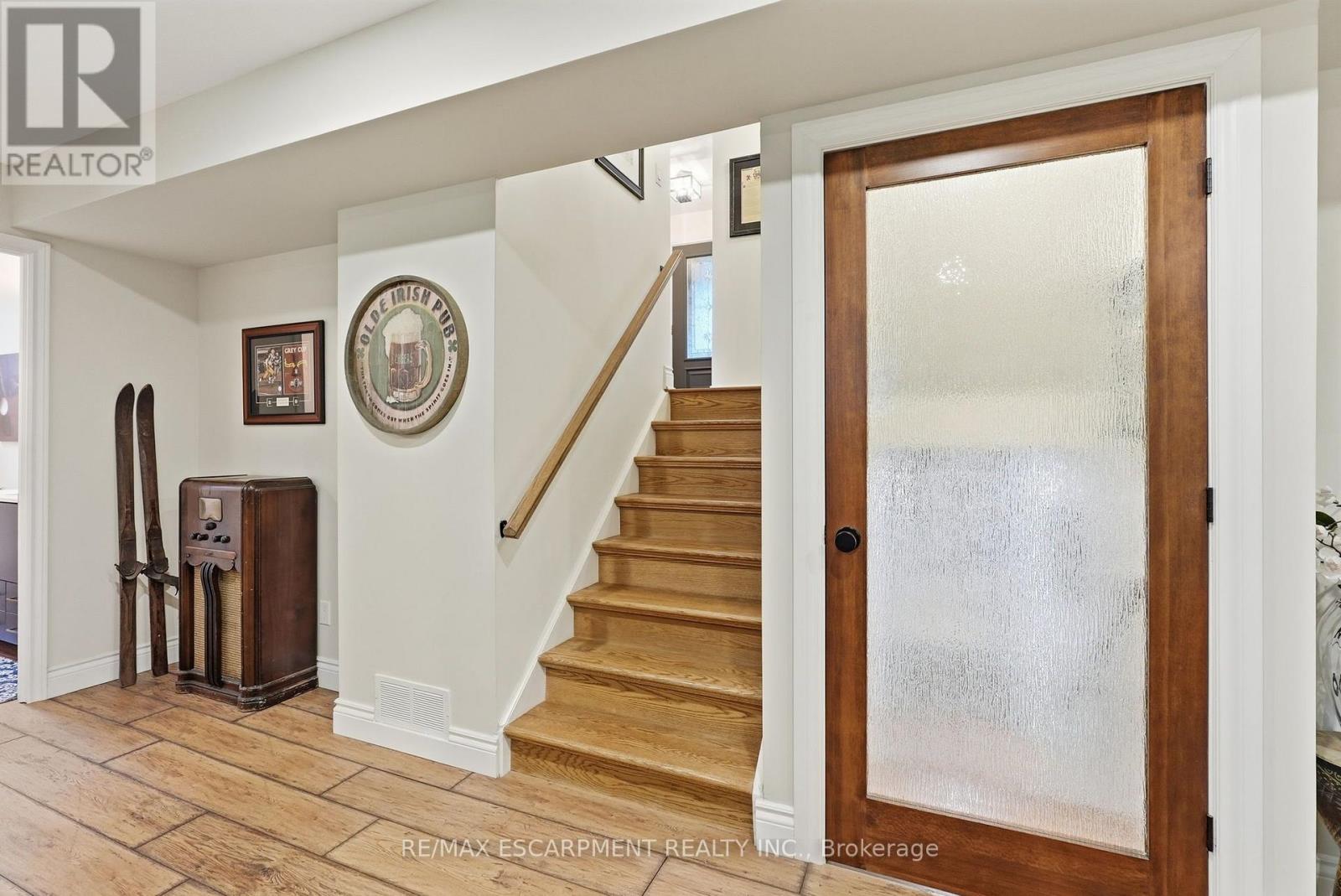 224 ATHENIA DRIVE - 23