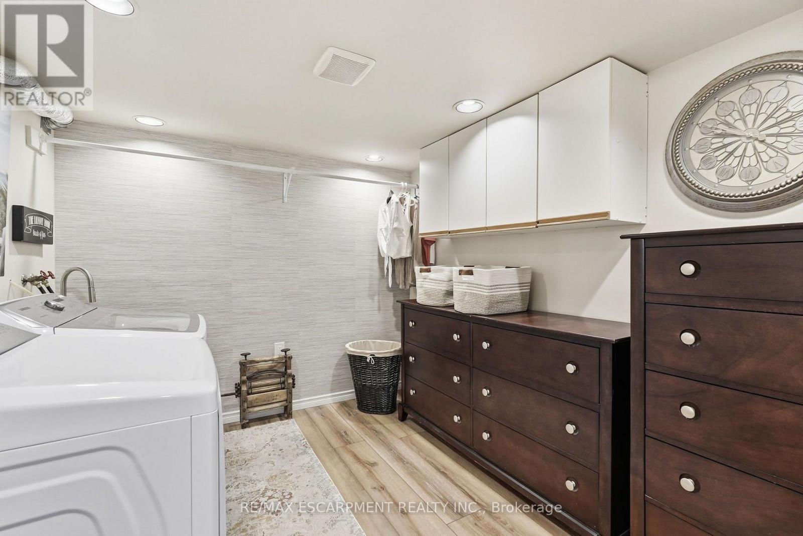224 ATHENIA DRIVE - 38