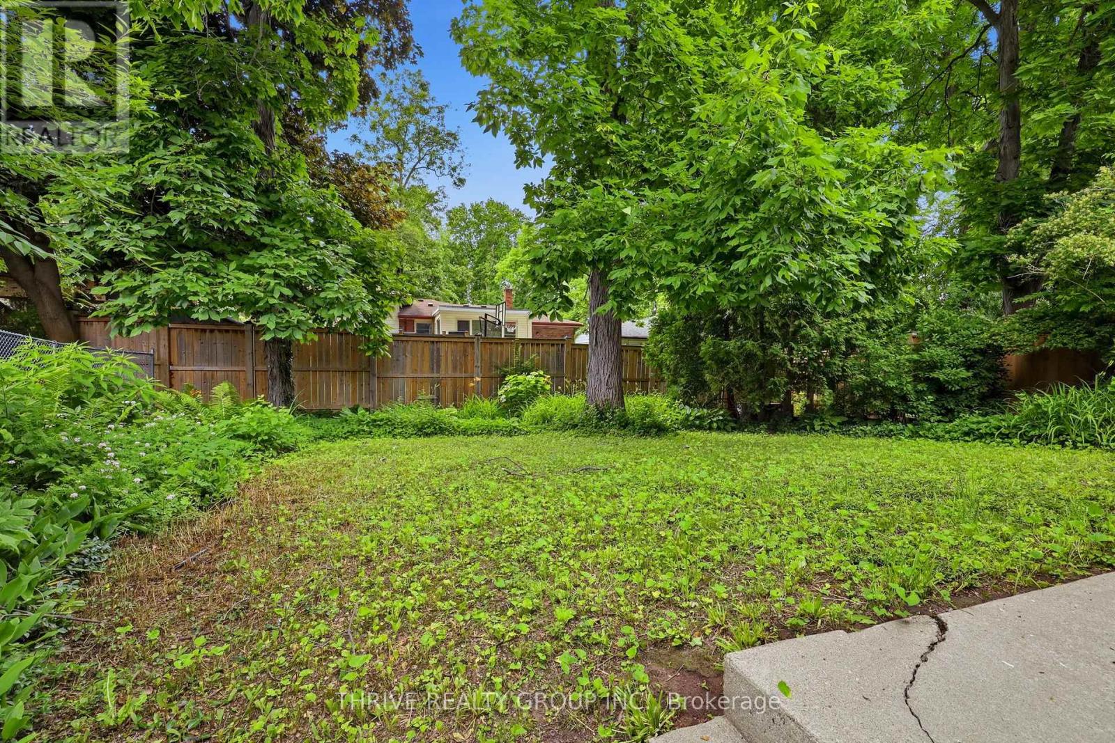 115 HALIBURTON ROAD - 27