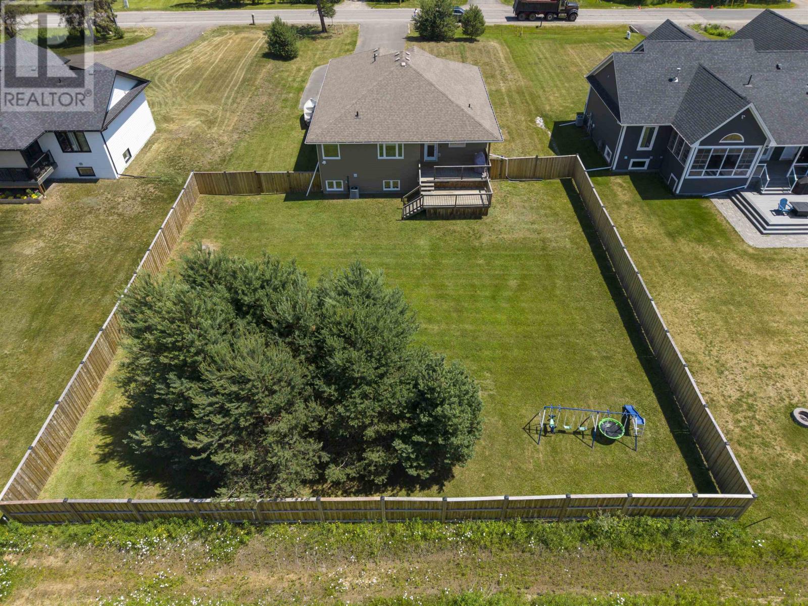 2115 15TH SIDE RD S - 40