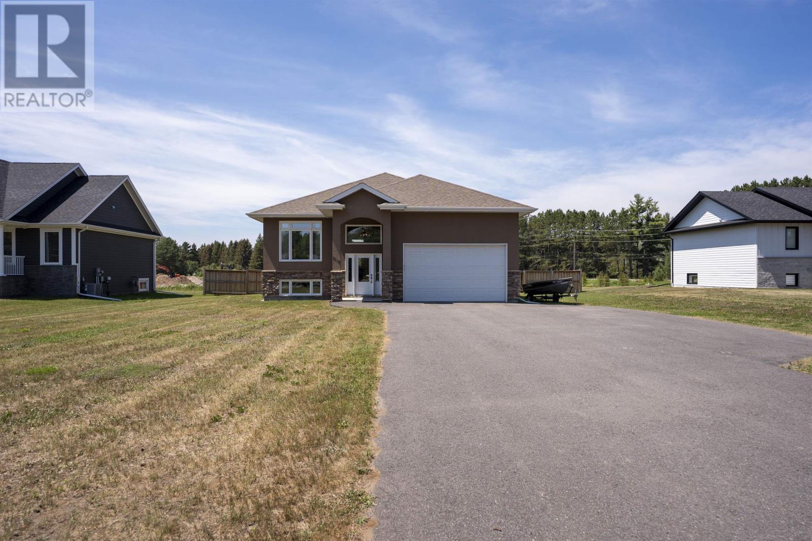 2115 15TH SIDE RD S - 42