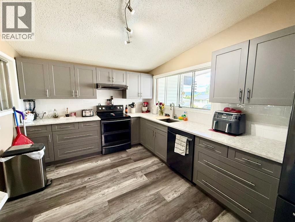 132 SUNWAPTA Drive - 3