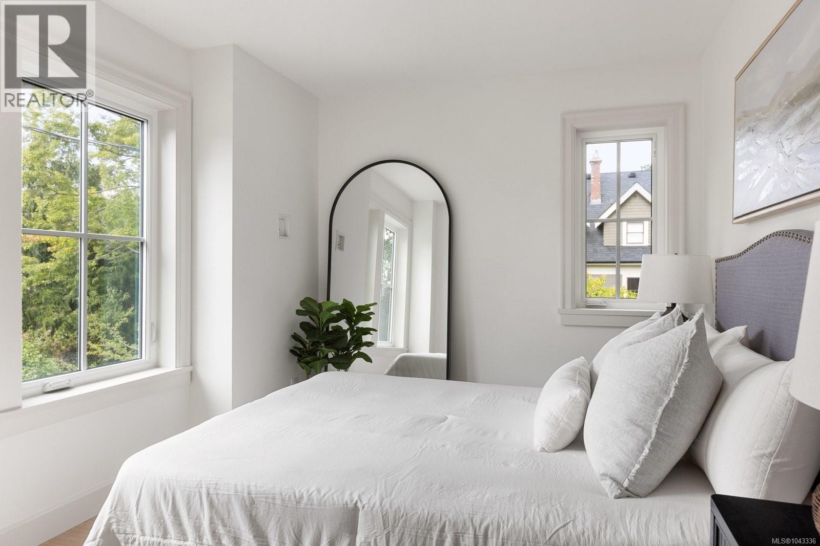 2456 Plumer St, Oak Bay