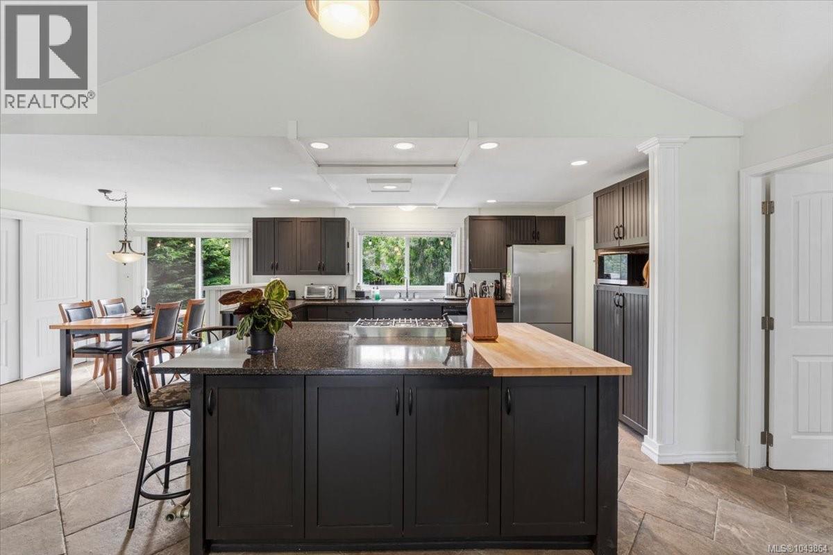 381 Dunsmuir Rd - 12