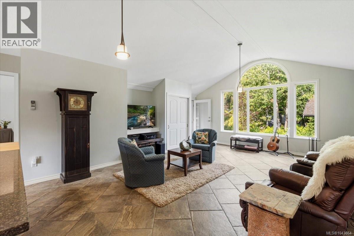 381 Dunsmuir Rd - 16