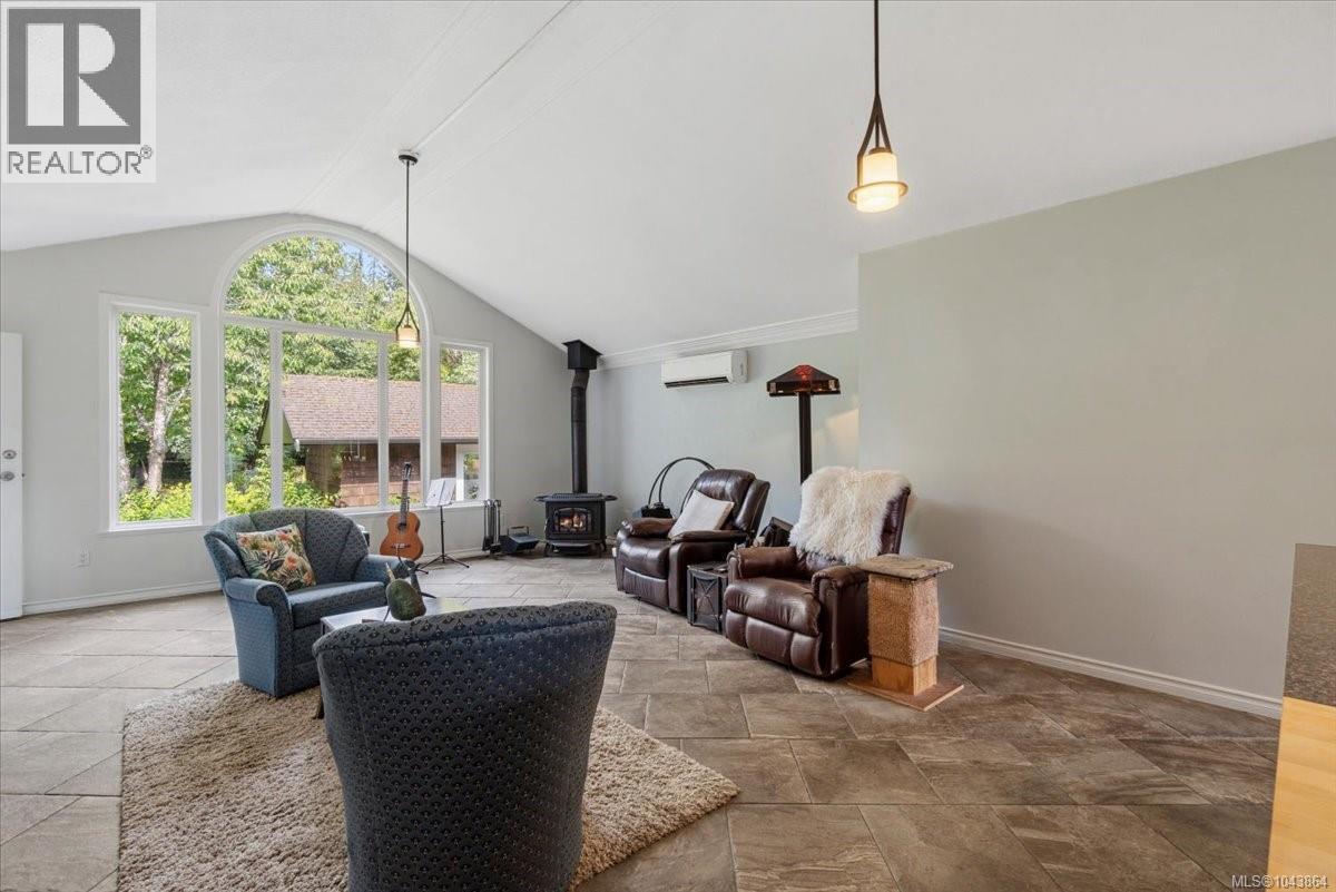 381 Dunsmuir Rd - Image 17