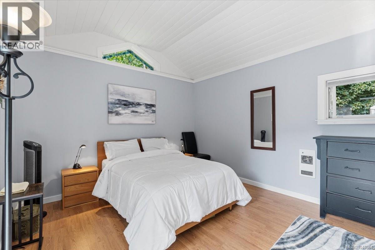 381 Dunsmuir Rd - 18