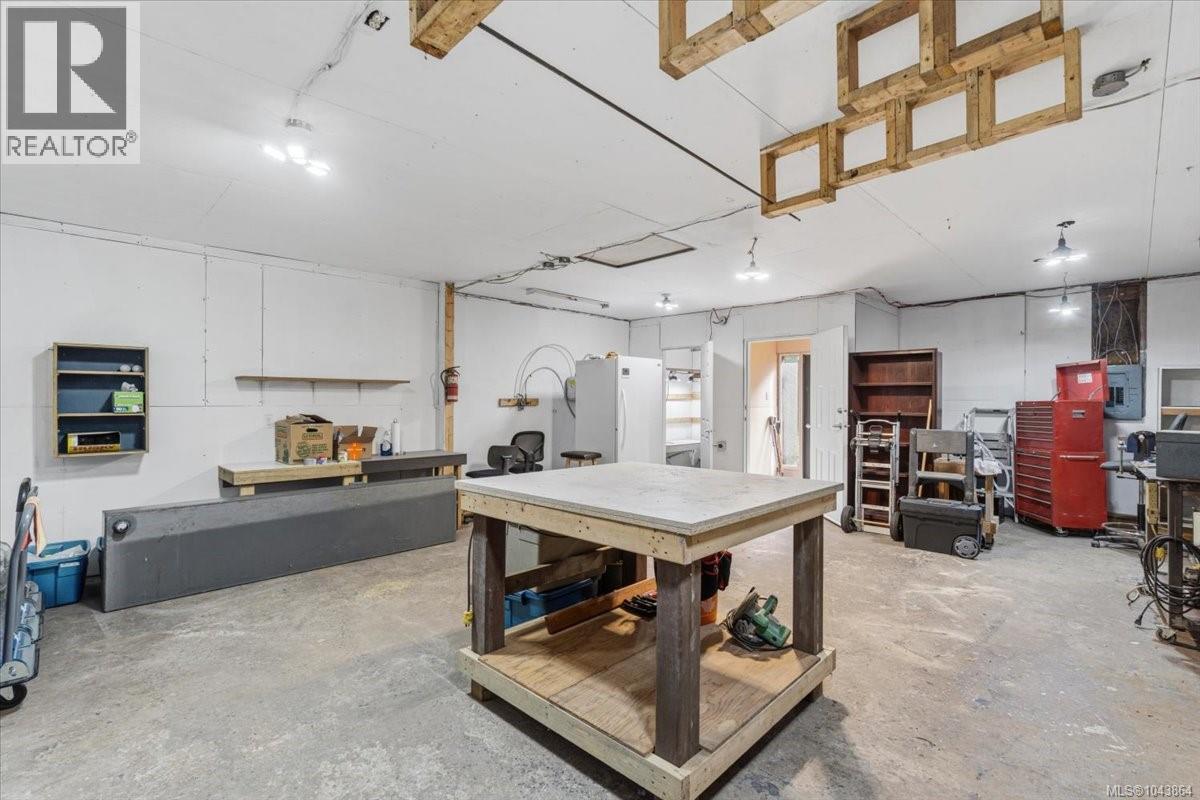 381 Dunsmuir Rd - Image 23