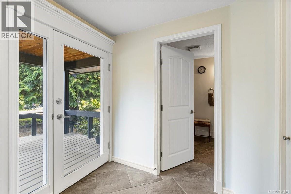 381 Dunsmuir Rd - Image 30