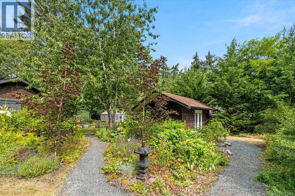 381 Dunsmuir Rd - 35
