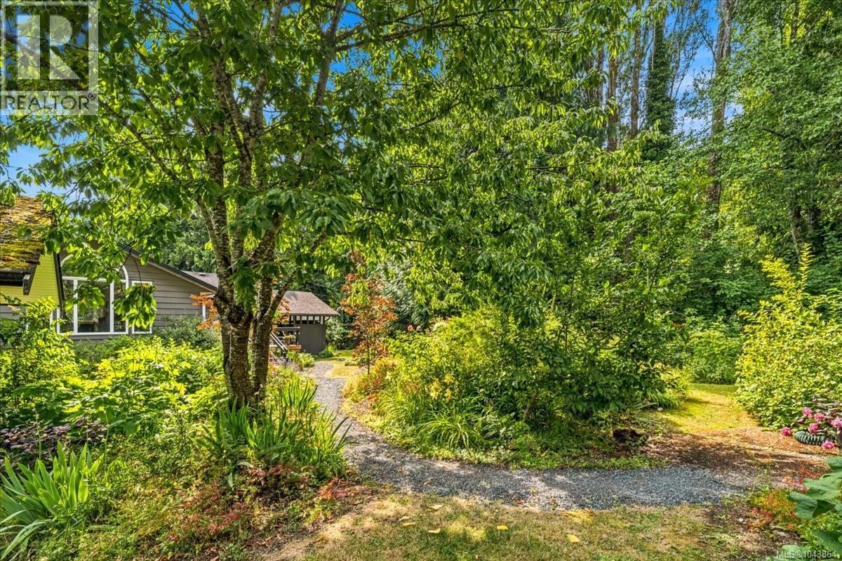 381 Dunsmuir Rd - Image 43